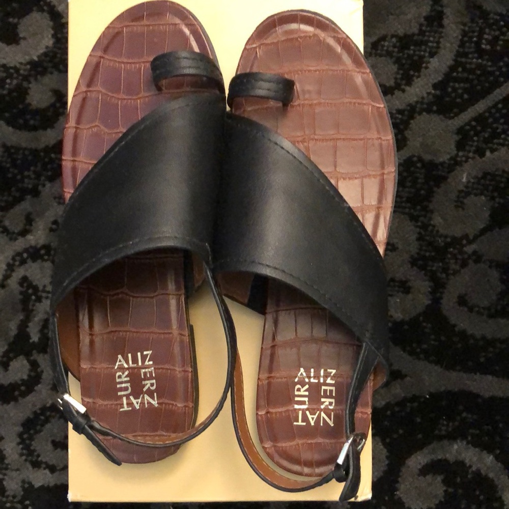 Black Naturalizer Thong Sandals sz10